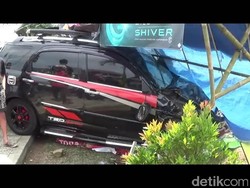 Minibus Tabrak Motor dan Gerobak Mi Ayam, Dua Orang Tewas