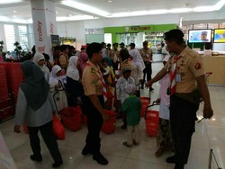 Kisah Pramuka Ajak Anak Yatim Belanja Lebaran di Mall