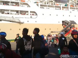 Hindari Calo Tiket, Pemudik Diimbau Beli Tiket Kapal Lebih Awal Hindari Calo Tiket, Pemudik Diimbau Beli Tiket Kapal Lebih Awal
