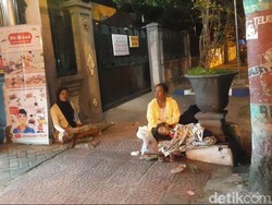 Ibu 9 Anak ini Banting Stir jadi Pengemis untuk Berlebaran