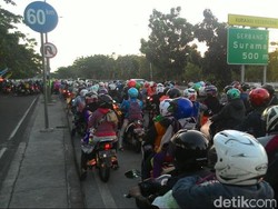 Antrean Pemudik Sepeda Motor di Jembatan Tol Suramadu Mencapai 1 Km