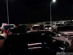 Rest Area di Tol Cipali Menuju Palimanan Dipadati Pemudik