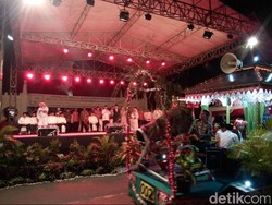 Bismillah! Jokowi Pukul Bedug Tanda Dimulainya Takbir Akbar di Banda Aceh