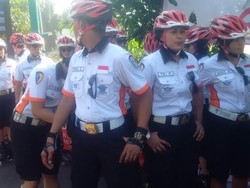 Polisi dengan Sepatu Roda ini Akan Anda Jumpai di Tempat Rekreasi di Jakarta