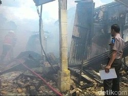 Ditinggal Berlebaran, Rumah di Pekanbaru Hangus Terbakar