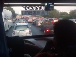 Buat Pemudik, Jakarta-Cikampek Masih Merayap Loh