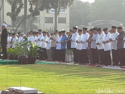 Kapolri, Komjen BG dan Komjen Buwas Salat Id di Lapangan Bhayangkara