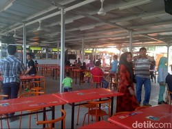 Monas Ramai, Lenggang Jakarta yang Nyaman Tetap Lengang Pembeli