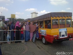 Asyiknya, Naik Kereta Wisata Gratis di Monas