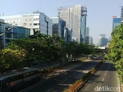 Segarnya, Bersepeda Ria Nikmati Lengangnya Jakarta