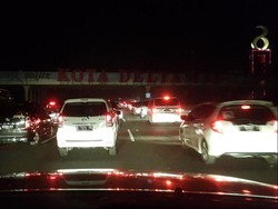 Macet Panjang di Tol Cikampek Arah Jakarta Capai 21 Km