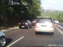 Plat B di Mana-mana, Jalan Semarang-Salatiga Macet