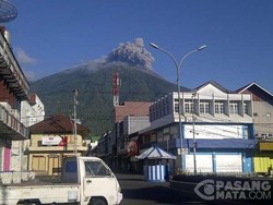 BNPB: Gunung Raung, Gamalama dan Sinabung Masih Erupsi