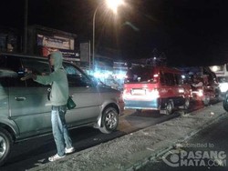 Hingga Dini Hari, Jalur Nagreg Masih Merayap Hingga 15 Km