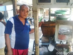 Terpisah 7 Tahun, Penjual Nasi Goreng ini Cari Adiknya yang Hilang