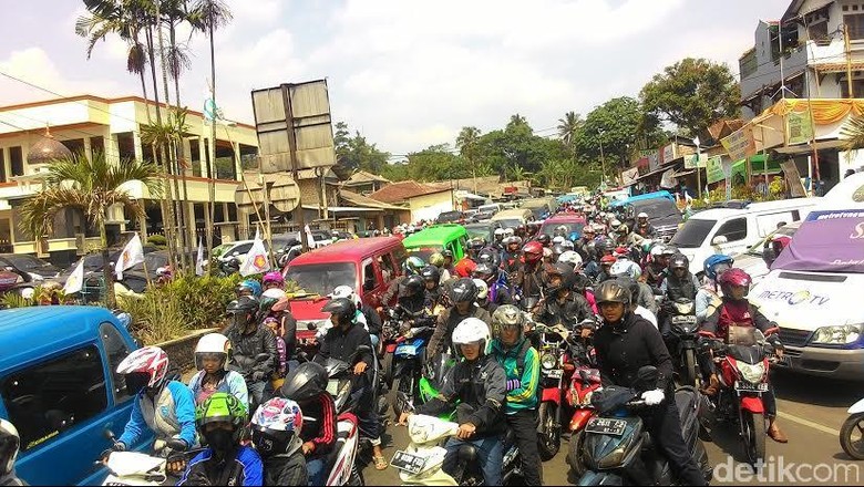 Macet Parah, Sudah 7 Jam Wisatawan Belum Bisa Masuk ke 