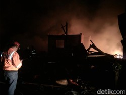 Pasar Gedebage Bandung Terbakar, Polisi: Penyebabnya Diduga Korsleting