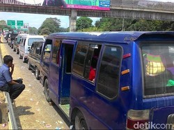 Tempuh Puncak-Jakarta 12 Jam, Agus Dioper Angkot Berkali-kali