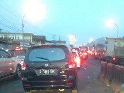 Kendaraan Padat Merayap Petang ini dari Bandung ke Tasikmalaya