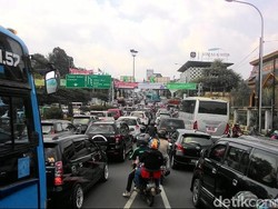 Puncak Overload Wisatawan Disarankan Kembali ke Jakarta