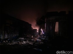 Kebakaran Pasar Gedebage Bandung Hanguskan Sekitar 100 Kios
