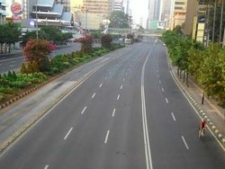 Waw! Begini Penampakan Jl Thamrin yang Kosong Melompong di Pagi ini