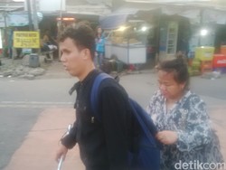 Pasangan Tunanetra Pulang Mudik, Kalian Luar Biasa!