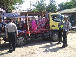 Wisatawan Dilarang Naik Mobil Bak Terbuka ke Palabuhan Ratu