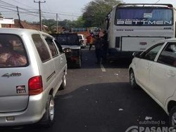 Jalur Menyempit, Lalin Ciawi Tasik-Bandung Macet Parah