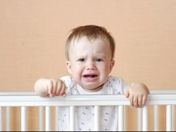 Didiamkan Saat Menangis Bikin Paru-paru Bayi Makin Sehat?