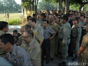 Pemprov Riau Akan Razia PNS yang Nongkrong di Warung dan Kafe di Jam Kerja