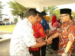 Kepala Dinas dan Dua Camat Tak Kerja, Bupati Anas Marah