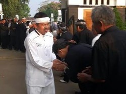 Unik di Purwakarta, Bupati yang Malah Menghampiri PNS dan Bersalaman