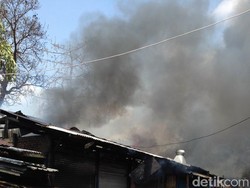 Kebakaran Pasar di Koja Jakut, 16 Mobil Damkar Dikerahkan