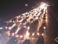 Begini Penampakan Antrean 8 Km di Exit Tol Cipali Saat Tengah Malam