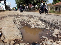 Kemana Aparat Pemkab Bogor? Jalan Raya Nagrak-Ciangsana Rusak Parah Nih