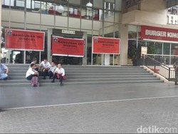 Mal Tebet Green Disegel, Pegawai Kebingungan