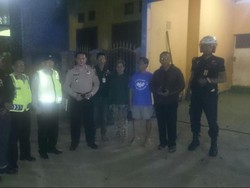 Melihat Polisi Blusukan ke Perumahan Amankan Rumah Kosong di Depok Saat Lebaran