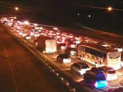 Gerbang Tol Cikopo Lancar, Mobil Tersendat di Cikampek Dawuan