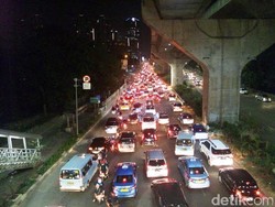 Malam Hari, Lalu Lintas di Kasablanka Hingga Mampang Macet
