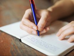 Yuk Dicoba! Menulis Buku Bisa Jadi Sumber Rezeki Selama WFH