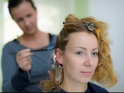 Mewarnai Rambut Saat Hamil Bisa Bahayakan Janin? Ini Faktanya