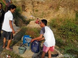 Musim Kemarau Tiba, Kali Cipamingkis di Bekasi Kering Kerontang