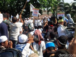 Warga Muslim Solo Demo Kecam Insiden Tolikara