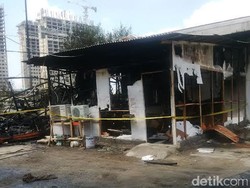 Bedeng di Kompleks Apartemen Green Pramuka Kebakaran