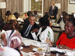 Tiba di Kenya, Obama Makan Malam dengan Keluarga Ayahnya