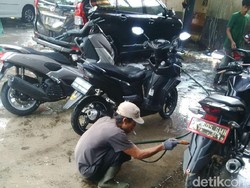 Musim Kemarau, Tempat Cuci Mobil di Jakarta Tak Kekurangan Air