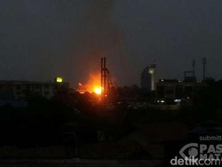 Api Masih Berkobar di Gudang Kayu Ciputat, 24 Damkar Dikerahkan