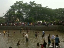 Seru! Pesta Rakyat Ngubek Setu Jatijajar di Depok Dipenuhi Ribuan Warga
