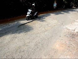 Jalan Rusak Perumahan Balandongan Hills Belum Diperbaiki